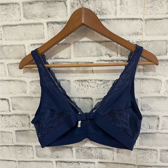 Women’s Bali dark blue lace wireless bra clasp back lightly padded Size Medium - Picture 2 of 5